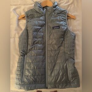 Patagonia Quilted Vest in Gray